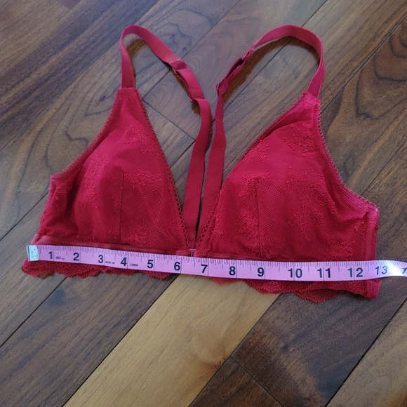 Victoria's Secrets Red Lace Bralette, Size Medium - Picture 9 of 10